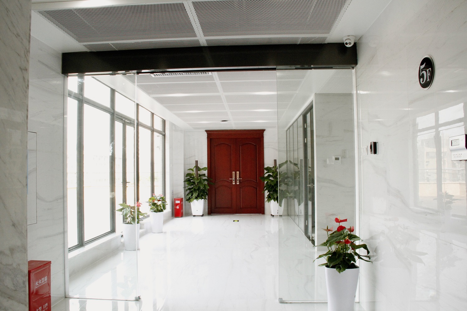 工(gōng)作(zuò)環境